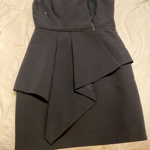 Super structured LBD with ruffle and zipper details. - Picture 4 of 6